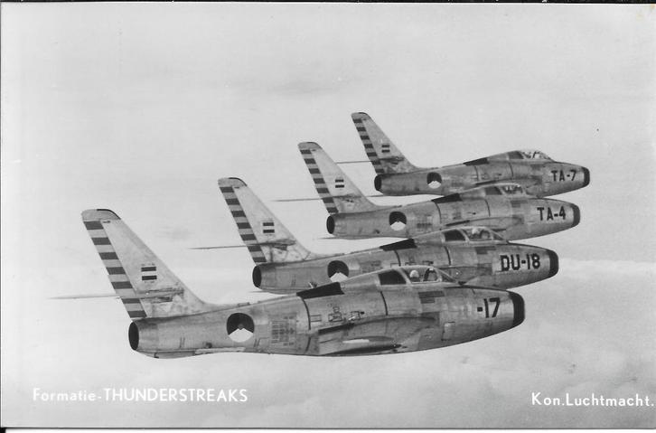 Kon. Luchtmacht Formatie Thunderstreak Soesterberg Vliegtuig, Verzamelen, Luchtvaart en Vliegtuigspotten, Zo goed als nieuw, Kaart, Foto of Prent