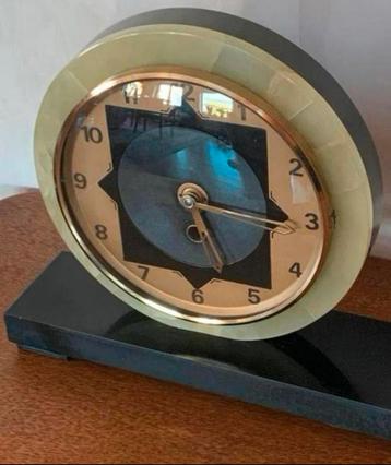 Art Deco tafelklok met onyx, marmer en brons Frankrijk 1930s beschikbaar voor biedingen