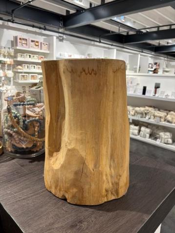Boomstam bijzettafel beschikbaar voor biedingen