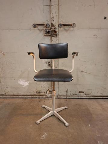 Vintage Ahrend Cirkel Architect bureaustoel met arm uit 1922 beschikbaar voor biedingen