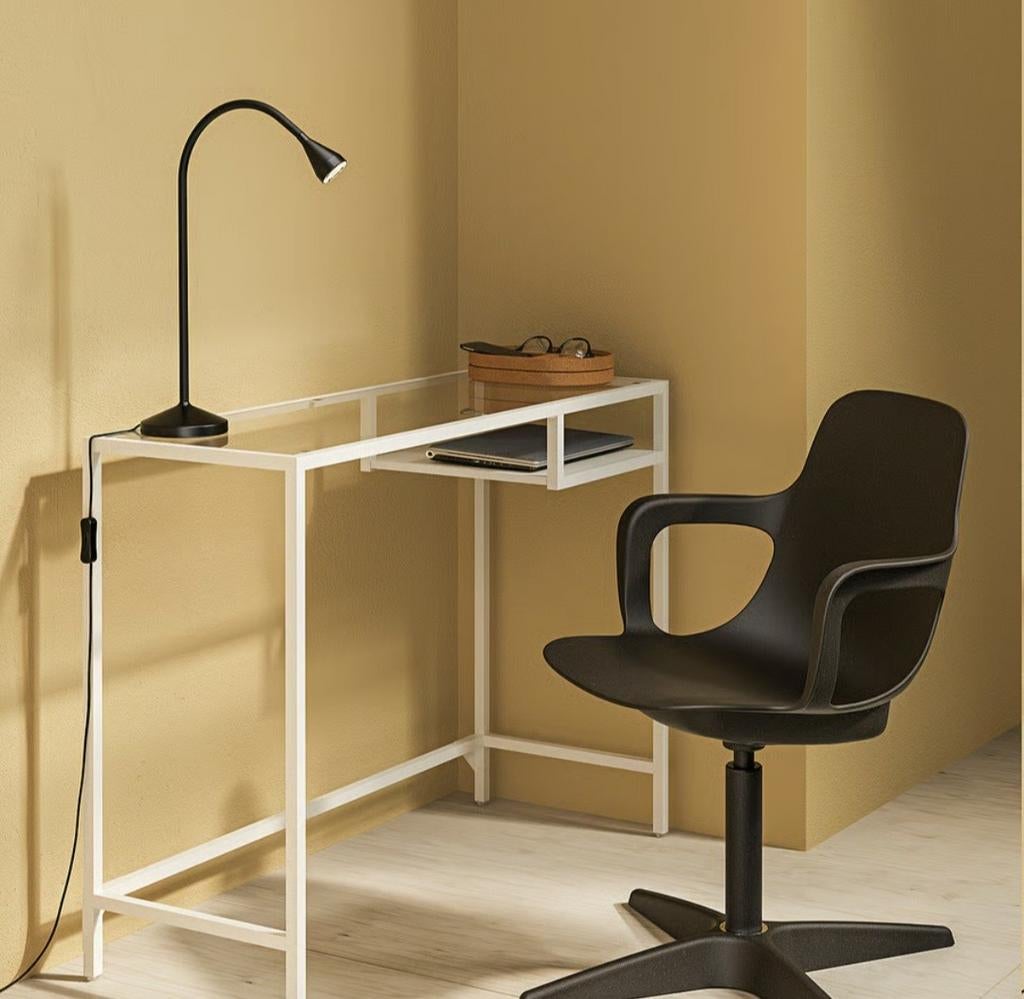 Ikea Vittsjö Bureau / Laptoptafel / Make-uptafel, Huis en Inrichting, Bureaus, Gebruikt, Ophalen