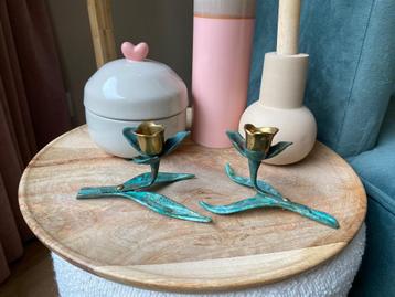 Vintage messing patina bloem kandelaars - 2 stuks beschikbaar voor biedingen