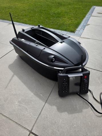Nieuwe voerboot met GPS en dieptemeter in afstandsbediening. beschikbaar voor biedingen