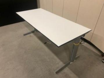 Bureau met slinger en kabelgoot 180x80xH62-84 cm, 190stuks - afbeelding 2