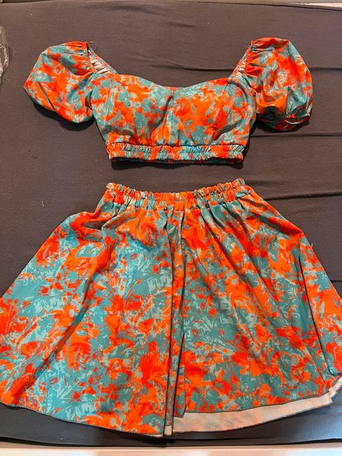 Mooie setje croptop en rokje maat s of m, Kleding | Dames, Carnavalskleding en Feestkleding, Zo goed als nieuw, Verzenden