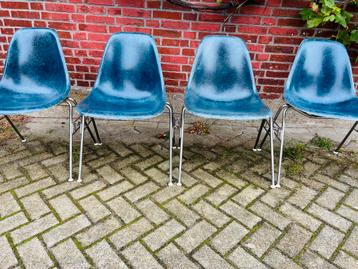 Navy Blue fiberglass Herman Miller US Eames design 50s-70s beschikbaar voor biedingen