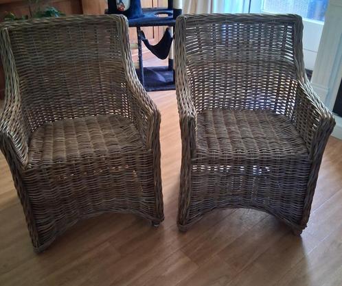 Rieten stoeltjes plus tafeltje, Huis en Inrichting, Fauteuils, Gebruikt, Riet of Rotan, 50 tot 75 cm, Minder dan 75 cm, Ophalen