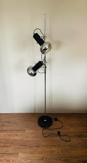 Herda Chromen Vloerlamp (verstelbaar) beschikbaar voor biedingen