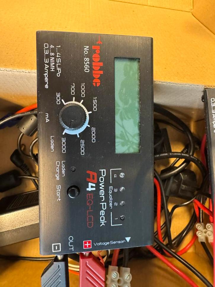 2x Robbe Power Peak 8560 A4 EQ-LCD Laders, Audio, Tv en Foto, Accu's en Batterijen, Gebruikt, Oplaadbaar, Ophalen of Verzenden