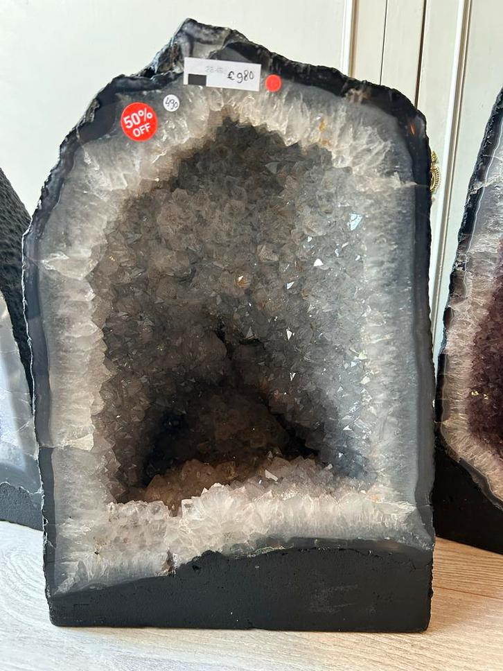 Grote Amethist Geode - 28,49 kg - 50% Korting!, Verzamelen, Mineralen en Fossielen, Mineraal, Ophalen of Verzenden