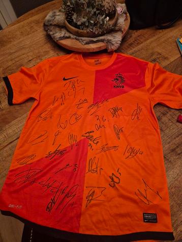 Collectors item Gesigneerd  T-shirt Nederlands elftal. beschikbaar voor biedingen