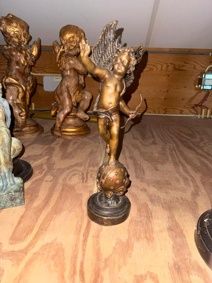 Antiek Bronzen Cupido Beeld op Wereldbol, Antiek en Kunst, Kunst | Beelden en Houtsnijwerken, Ophalen of Verzenden