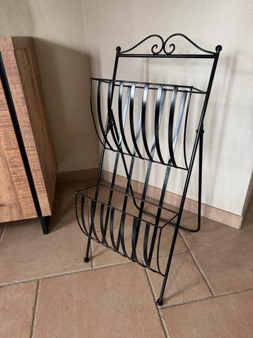 Zwarte Krantenbak - 80cm hoog beschikbaar voor biedingen