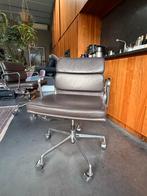 Eames EA208 softpad bureaustoel in  bruin leer, Replica, Ophalen, Zo goed als nieuw, Bruin, Bureaustoel