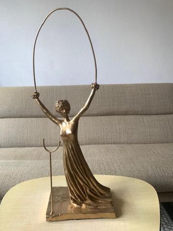 Bronzen Beeld Alice in Wonderland (naar) Salvador Dali Goud beschikbaar voor biedingen