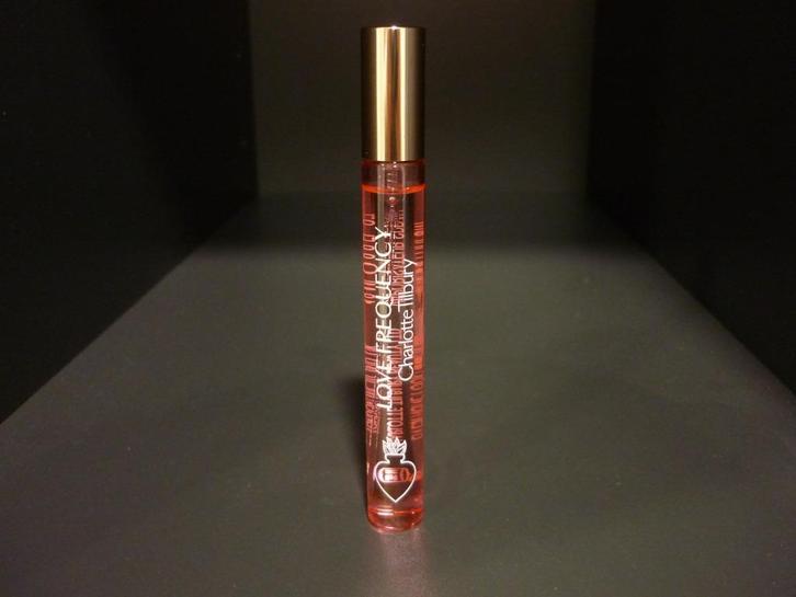 Nieuw Charlotte Tilbury parfum EDP Love Frequency 10ml, Sieraden, Tassen en Uiterlijk, Uiterlijk | Parfum, Nieuw, Ophalen of Verzenden