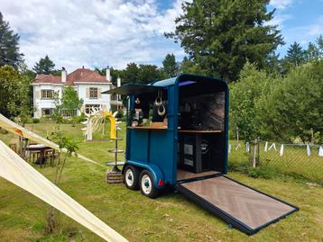 Luxe foodtruck - Paardentrailer foodtruck - koelwerkbank beschikbaar voor biedingen
