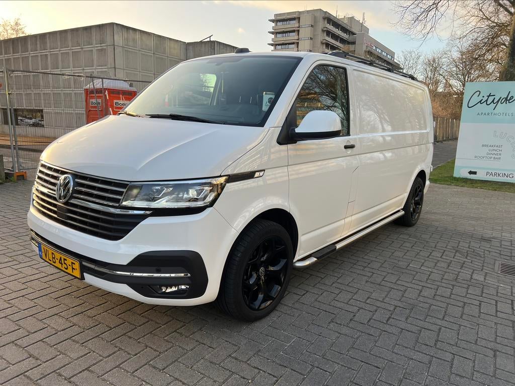 Vw Transporter T6.1 2.0 TDI 150pk L2H1 Automaat 195 000km, Auto's, Stof, Volkswagen, Wit, Diesel