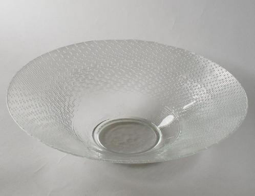 Grote glazen fruitschaal met streepjes in reliëf - 37cm, Huis en Inrichting, Woonaccessoires | Schalen en Manden, Zo goed als nieuw