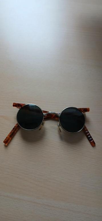 Vintage ronde hippie zonnebril beschikbaar voor biedingen