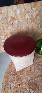 Retro vintage poefje, voetenbankje, krukje, kruk, poef, Huis en Inrichting, Krukjes, Overige materialen, Gebruikt, Vintage, Ophalen of Verzenden