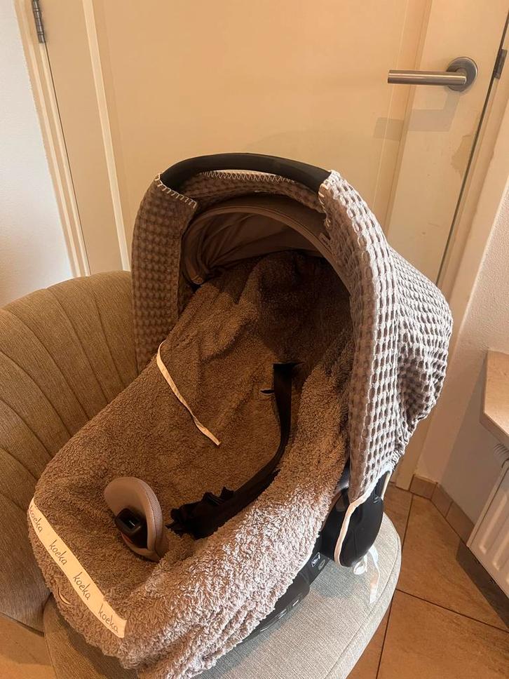 Koeka Maxi Cosi Hoes Badstof Taupe/Lichtgrijs, Kinderen en Baby's, Autostoeltjes, Gebruikt, Maxi-Cosi, 0 t/m 13 kg, Autogordel