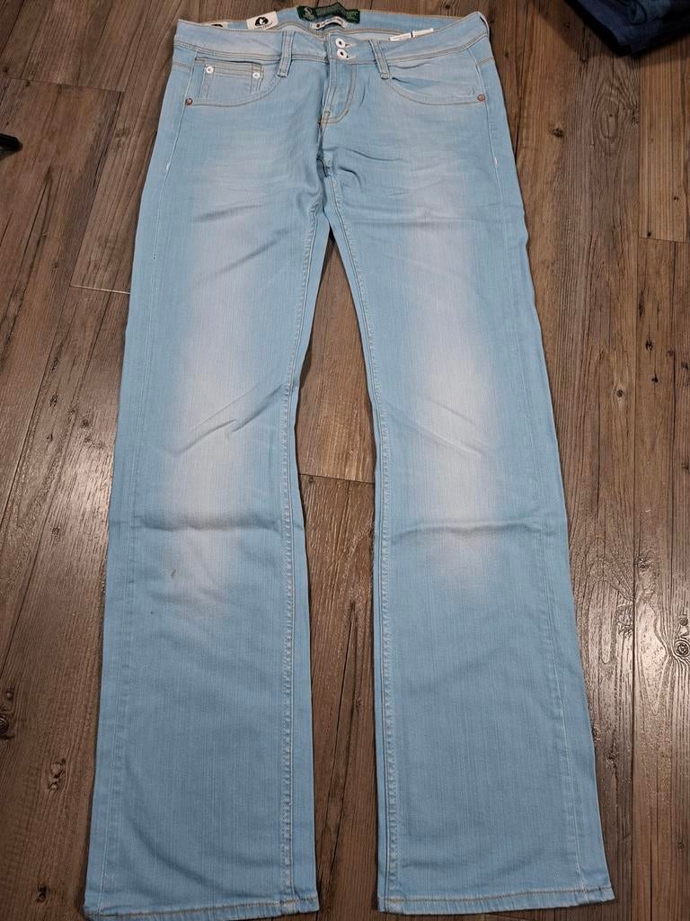 KUYICHI Amy shoecut jeans W28 L34, Kleding | Dames, Spijkerbroeken en Jeans, Nieuw, W28 - W29 (confectie 36), Blauw, Ophalen of Verzenden