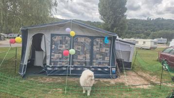 Hobby Deluxe caravan met dubbele voortent beschikbaar voor biedingen