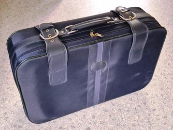 Vintage koffer, donker blauw beschikbaar voor biedingen