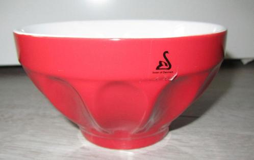 Schaaltje rood (Swan of Denmark) zo goed als nieuw, Huis en Inrichting, Keuken | Servies, Zo goed als nieuw, Schaal of Schalen
