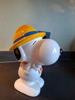 Vintage snoopy peanuts spaarpot geel met blauwe hoed rugtas, Verzamelen, Ophalen of Verzenden, Snoopy, Gebruikt, Beeldje of Figuurtje