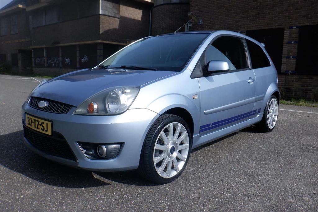 FORD Fiesta 2.0 16V ST 3D ST - 82.000KM - EERSTE EIGENAAR-NE, Auto's, Ford, Keurmerk '100% Onderhouden', 1037 kg, Gebruikt, Zwart