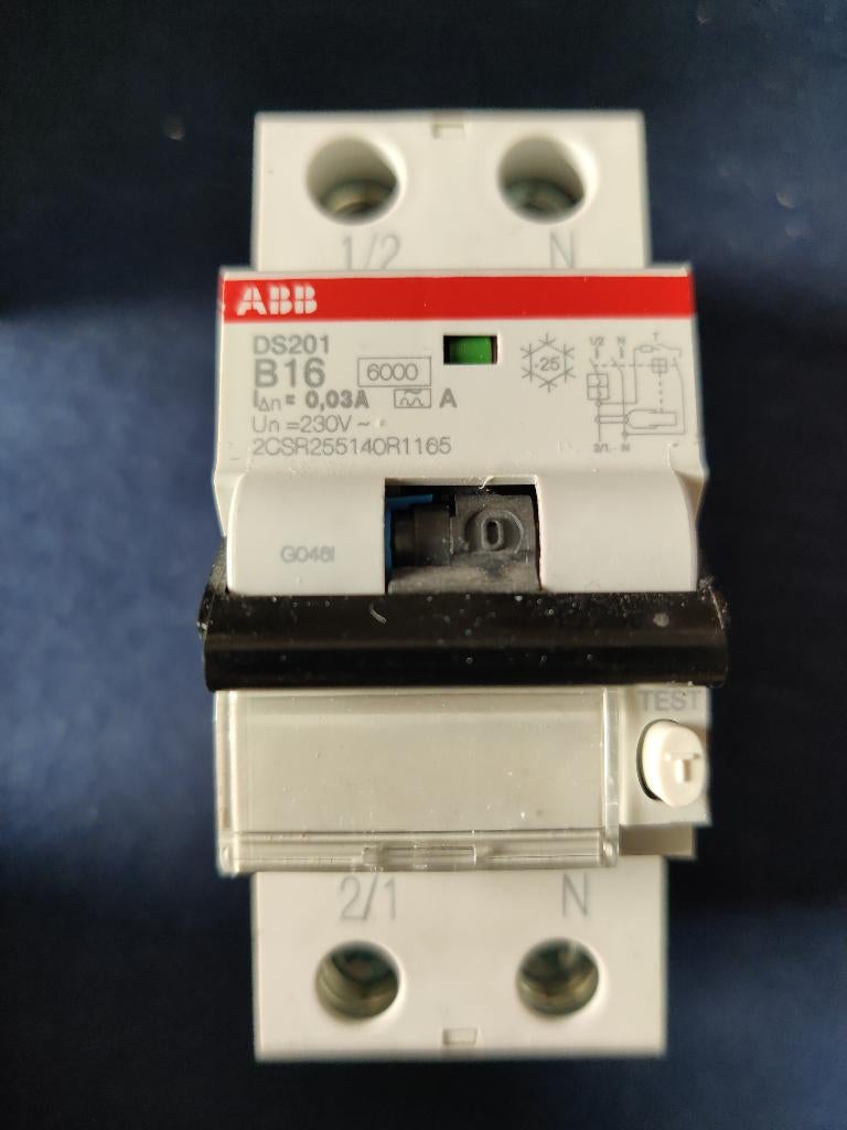 ABB Aardlekautomaat B16 30mA 1p+N DS201 2CSR255140R1165, Hobby en Vrije tijd, Elektronica-componenten, Ophalen of Verzenden, Zo goed als nieuw