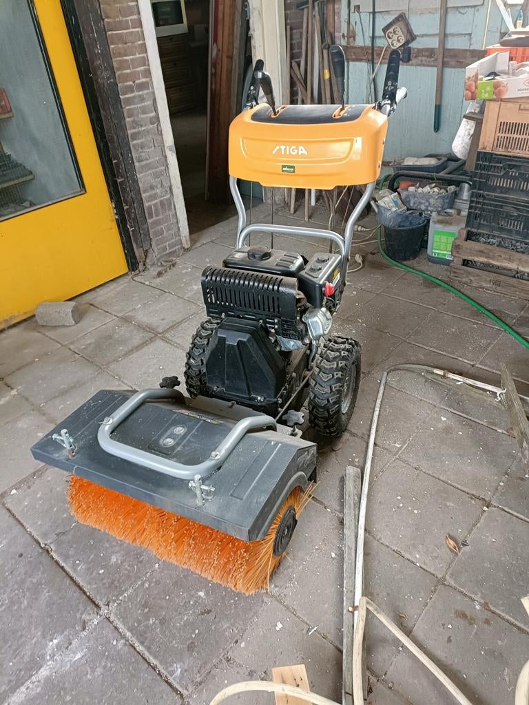 Stiga veegmachine, Ophalen