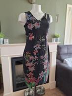 Eroke zwarte met schouder detail jurk IT 42 NL 38, Kleding | Dames, Maat 38/40 (M), Verzenden, Zwart, Zo goed als nieuw