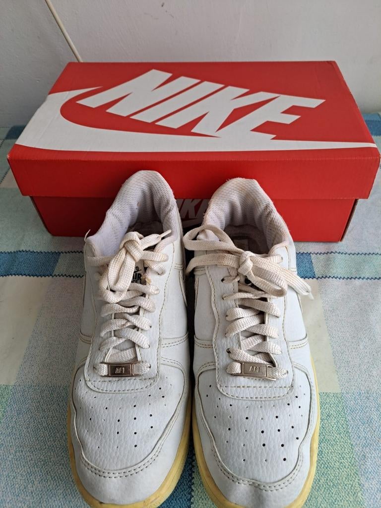 Nike schoenen maat 37, Sport en Fitness, Basketbal, Ophalen of Verzenden, Zo goed als nieuw, Schoenen