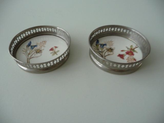 2 oude PORSELEINEN ONDERZETTERS, Ophalen of Verzenden