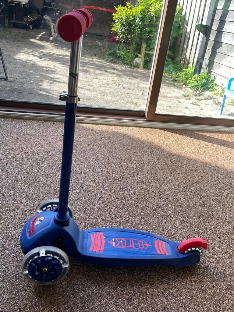 Children's 3 wheel scooter with lights, Fietsen en Brommers, Ophalen, Gebruikt, Gewone step