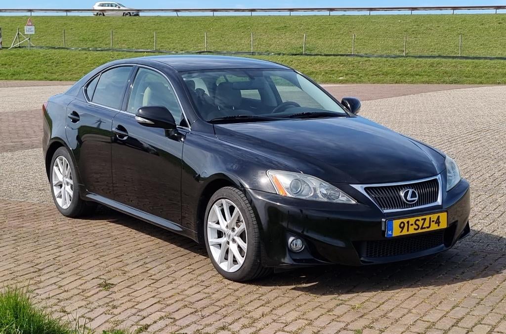Lexus IS 2.5 AUT 2012 Zwart, Auto's, Lexus, Euro 5, Achterwielaandrijving, Stoelverwarming, Beige