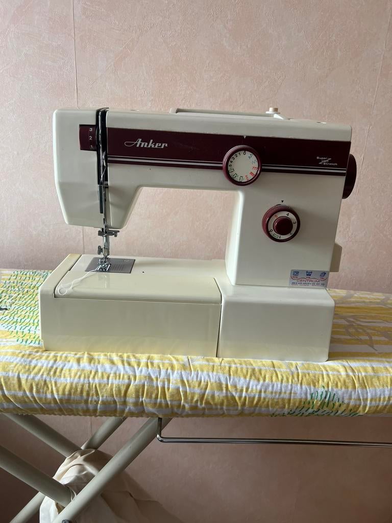 Anker machine, Hobby en Vrije tijd, Naaimachines en Toebehoren, Ophalen of Verzenden, Zo goed als nieuw, Lockmachine