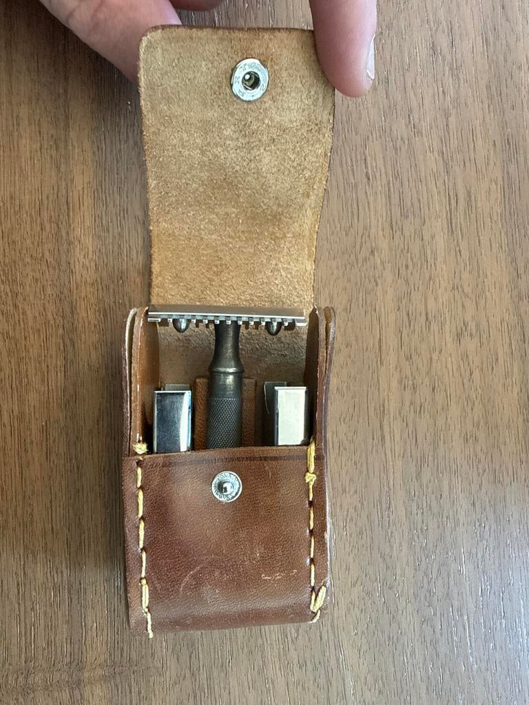 Vintage Veiligheidsscheermes met Leren Etui, Ophalen of Verzenden
