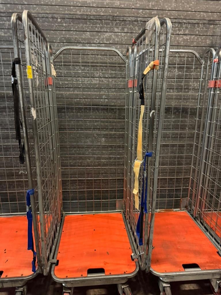 Rolcontainer aangeboden, Ophalen, Gebruikt