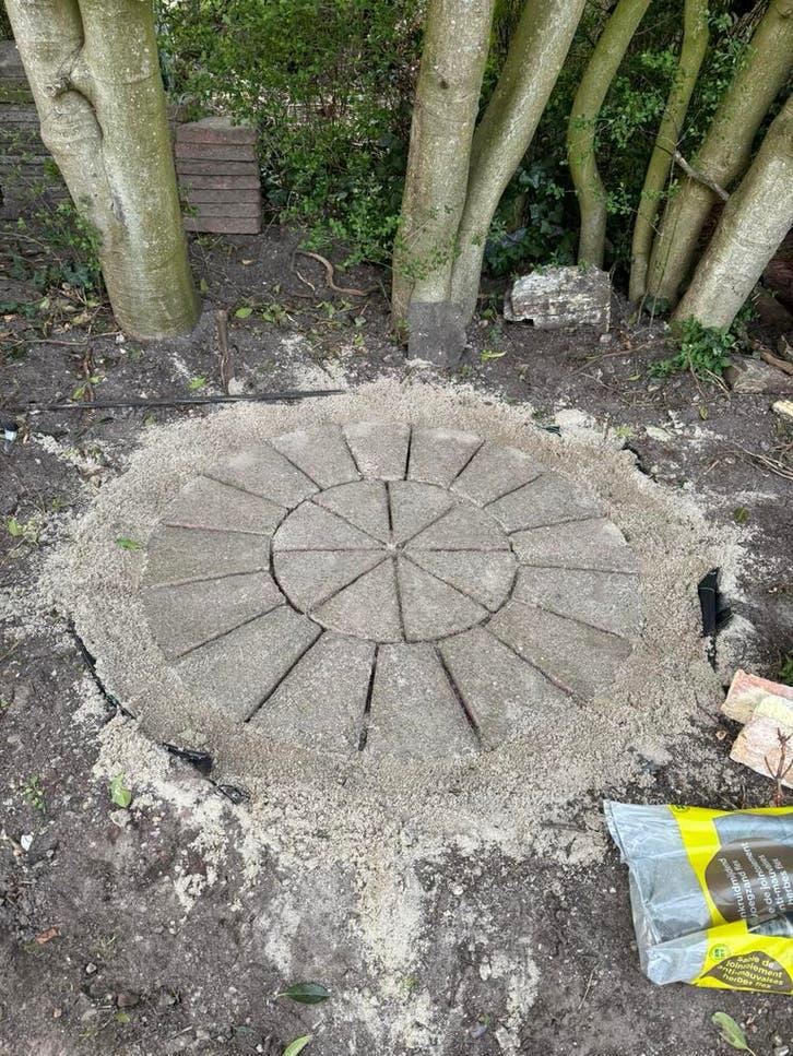 Stenen cirkel, Tuin en Terras, Tegels en Klinkers, Gebruikt, Klinkers, Beton, Minder dan 5 m², Gestraald, Ophalen