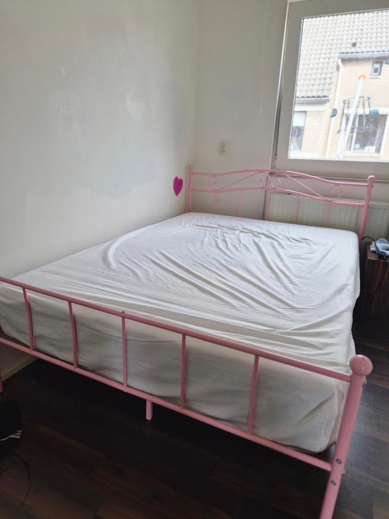 Roze prinsessen bed, Ophalen