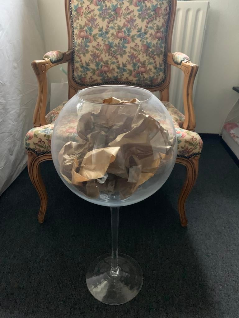 Glazen vaas op hoge voet, Ophalen of Verzenden, Overige kleuren, Glas, 50 tot 75 cm