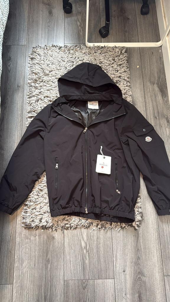 Moncler vest Maat Xl (valt als L), Ophalen of Verzenden, Zo goed als nieuw, Maat 56/58 (XL), Zwart