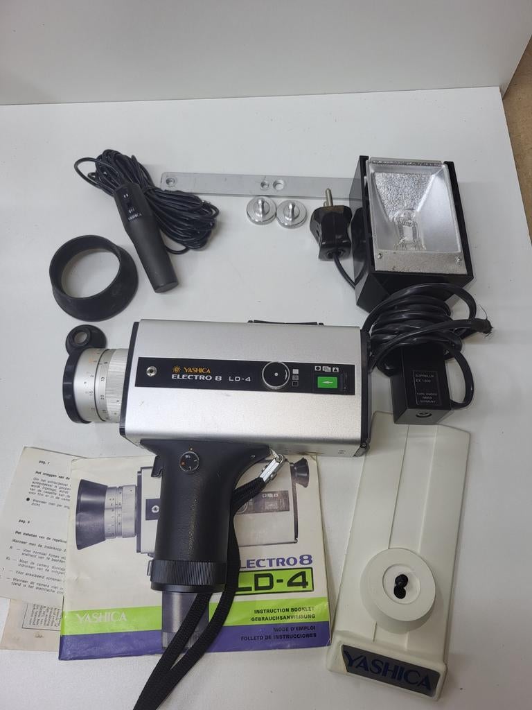 Yashica Electro 8 filmcamera met lamp, microfoon en tas, Ophalen, 8mm, Camera