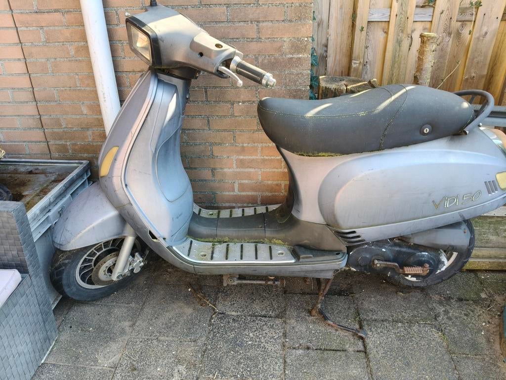 Gratis: 2 snorbrommers, 1 half opgeknapt, 1 voor onderdelen, Gebruikt, Benzine, Ophalen, Overige merken