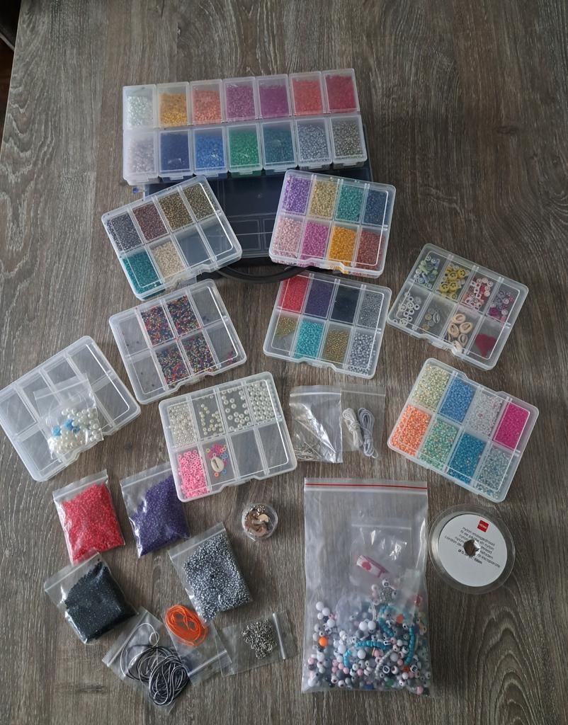 Grote set kralen en toebehoren, Hobby en Vrije tijd, Kralen en Sieraden maken, Ophalen of Verzenden