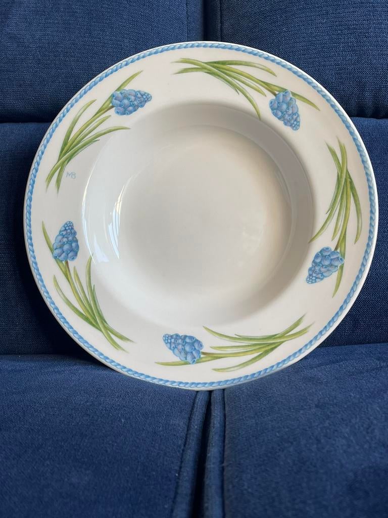Marjolein Bastin, diep bord, 24 cm.Forget me not,geheel gaaf, Ophalen of Verzenden, Zo goed als nieuw, Bord(en), Overige stijlen